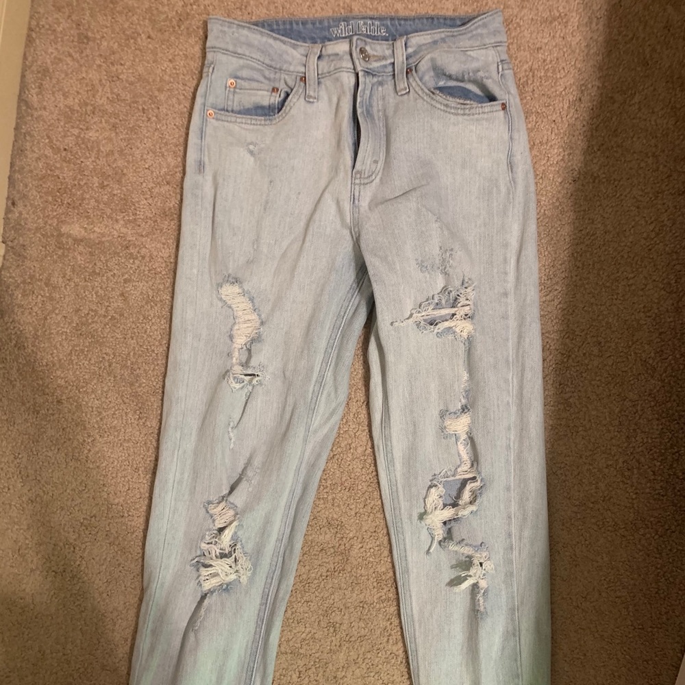 Wild fable distressed mom jeans 💙